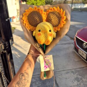 Ramo de Girasoles con Pollito
